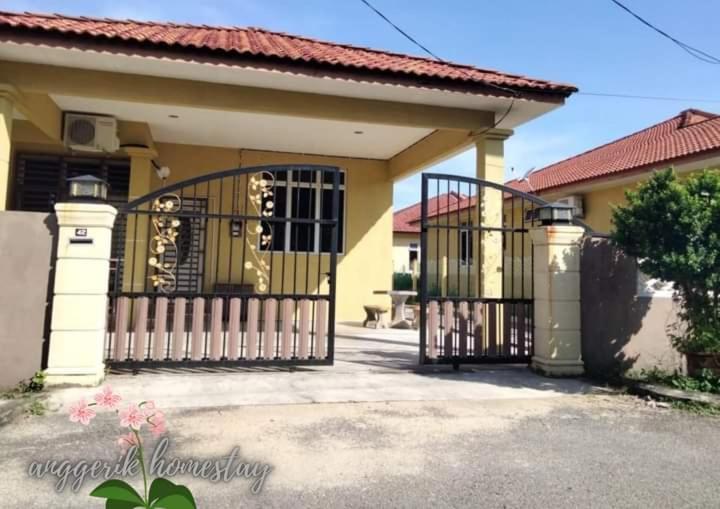 Anggerik Homestay Dungun Kampong Sura Tengah 外观 照片